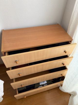 Cómoda de 4 cajones de madera