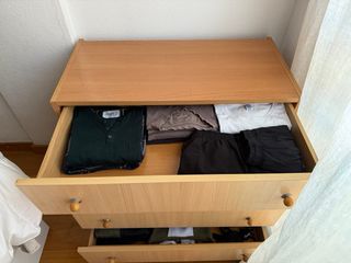 Cómoda de 4 cajones de madera
