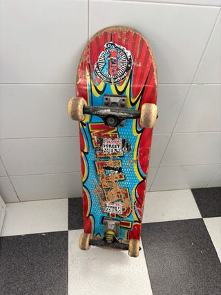 Skate con diseño llamativo