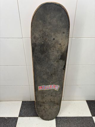 Skate con diseño llamativo