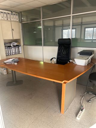 Mesa de oficina madera y metal