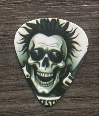 Púas de guitarra con diseños de calaveras