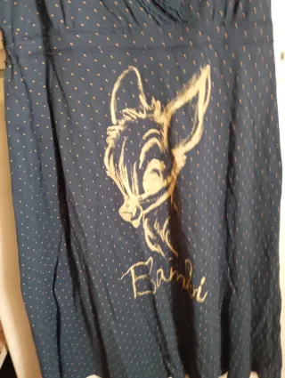 Vestido azul sin mangas con estampado