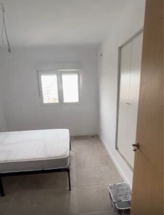 Habitación amplia y luminosa