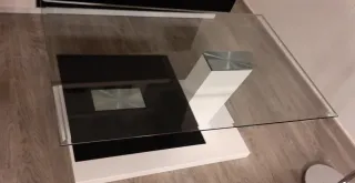Mesa baja cristal y madera moderna