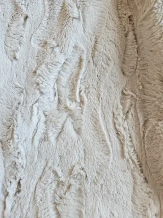 Capa de pelo sintético blanca Ultica