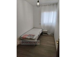 Piso en venta en Colonia Requena en Alicante