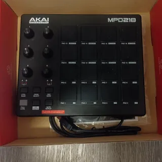 Akai MPD218 Controlador MIDI  sin uso