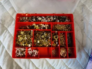 Attacchi per quadri e forma fili