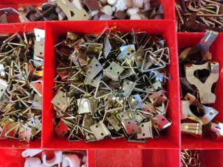 Attacchi per quadri e forma fili