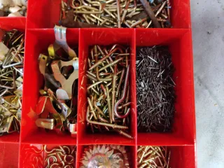 Attacchi per quadri e forma fili