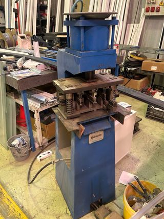 Vendo maquinaria de  Taller Aluminio Completo