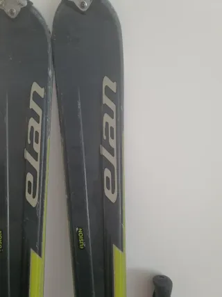 Esquís Elan Fusion con bastones Head