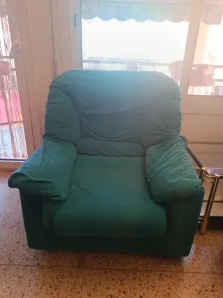 Conjunto sofá y 2 sillones verdes