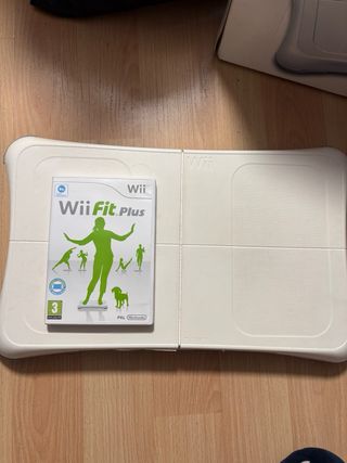 Wii Fit Plus Balance Board + Juego