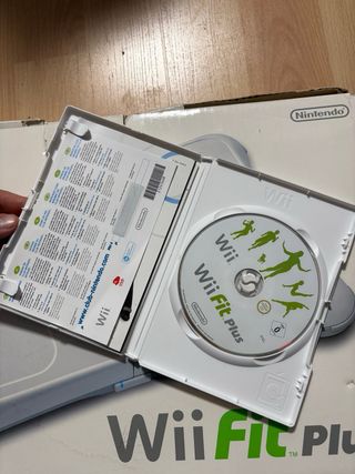 Wii Fit Plus Balance Board + Juego