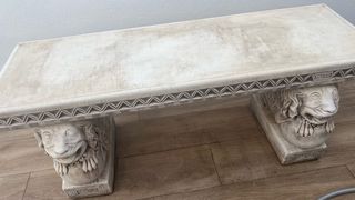 Banco de piedra de exterior