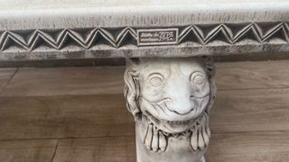 Banco de piedra de exterior