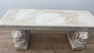 Banco de piedra de exterior