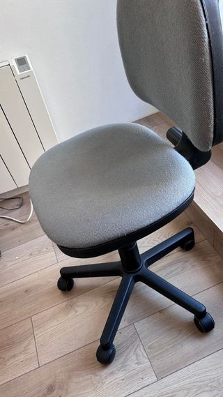 Silla de escritorio con ruedas