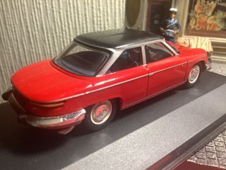 Coche Panhard 24BT 1/43 IXO
