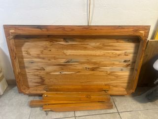Mesa de madera rústica
