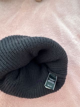 Gorro Victoria's Secret Negro con Pompón