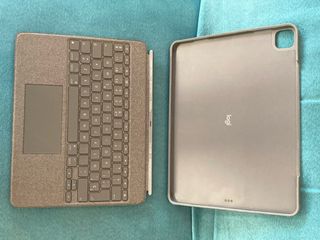 Logitech Combo Touch iPad Pro 12.9 5ª Gen