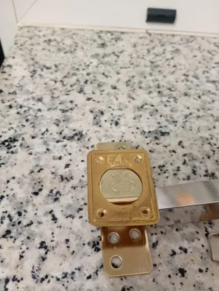 Cerradura de seguridad FAC con 2 llaves