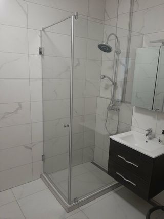 REEMPLAZO DE LA CALDERA Y LA CABINA DE DUCHA