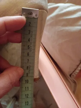 Zapatos de fiesta dorados con lazo