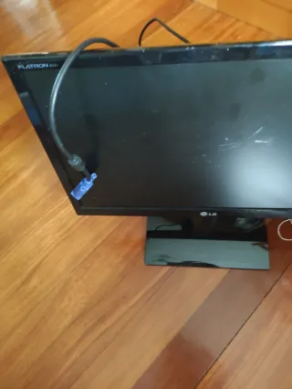 Packard Bell PC con 2 monitores, teclado y altavoc