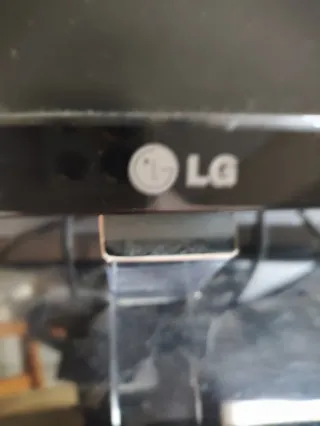 Packard Bell PC con 2 monitores, teclado y altavoc