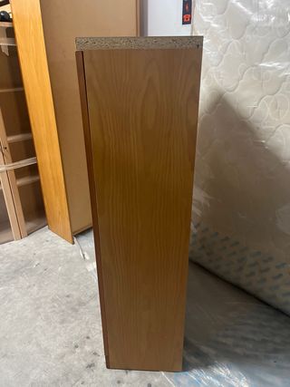 Vitrina pequeña de madera y cristal