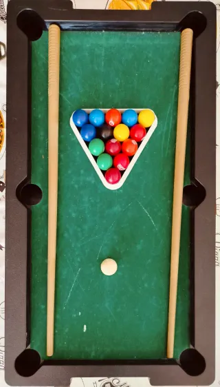 Mini mesa de billar con accesorios