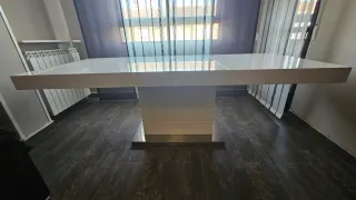 Mesa de comedor extensible y moderna