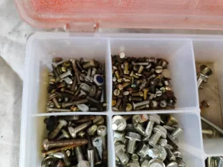 Viti e dadi assortiti