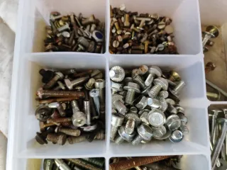 Viti e dadi assortiti