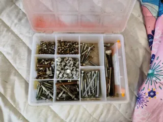 Viti e dadi assortiti