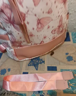 Mochila antirrobo mariposas rosa y blanco