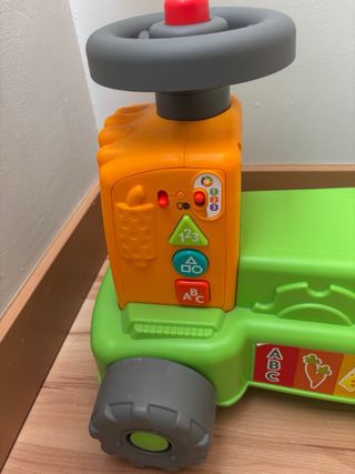 Tractor Correpasillos Fisher-Price con Remolque