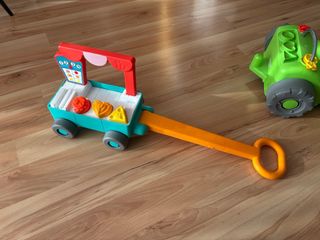 Tractor Correpasillos Fisher-Price con Remolque