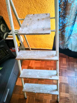 Escalera metálica 4 peldaños