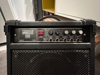 Guitarra Eléctrica Negra + Amplificador