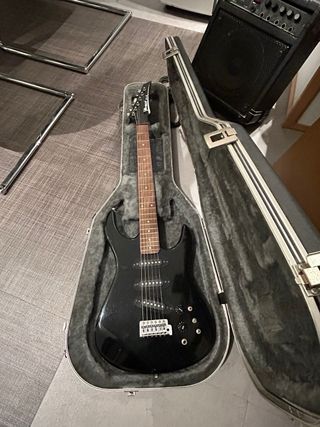 Guitarra Eléctrica Negra + Amplificador