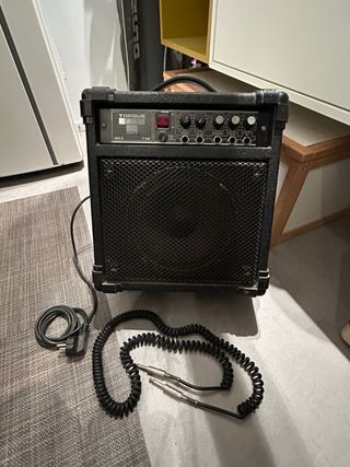 Guitarra Eléctrica Negra + Amplificador