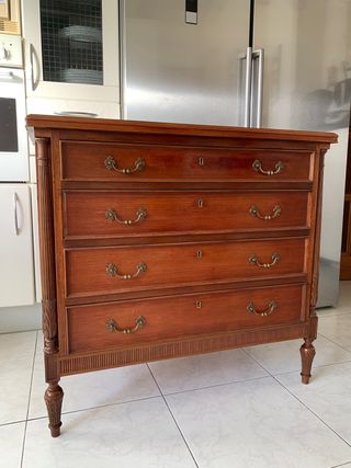 Cómoda vintage de madera de caoba