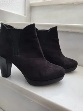 Botines negros de tacón