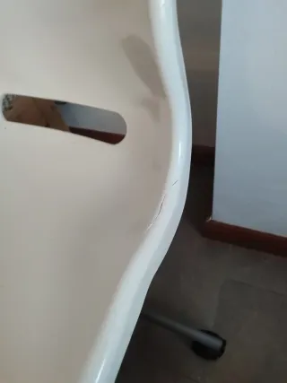 Silla de oficina blanca y gris