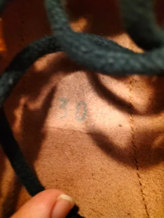 Abarca de cuero con cordones